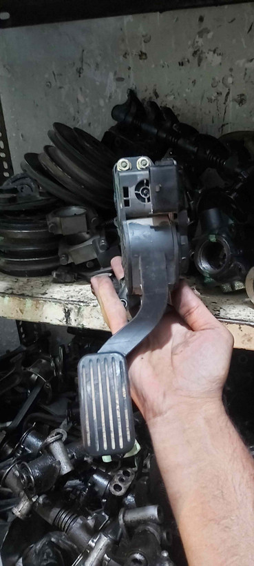 پدال گاز سمندEF7 و دنا بوش فابریکی و اصلی المانی